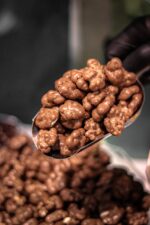 Nueces con chocolate y leche