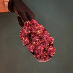 Granada y pistacho y pétalos de rosa